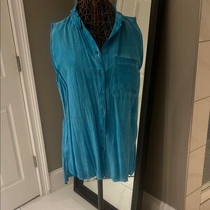 Velvet Heart Turquoise Sleeveless Button-Down Shirt